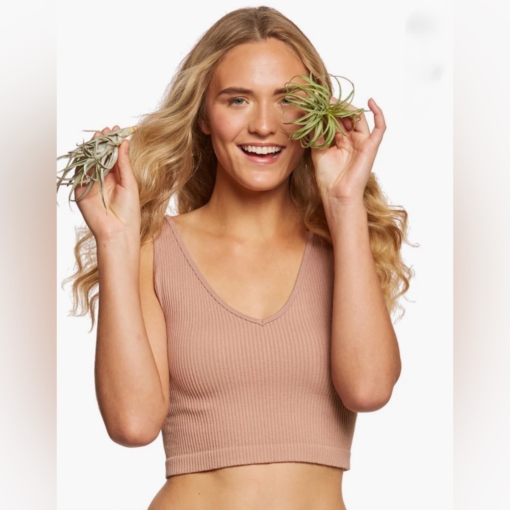 intimately by Free People Solid Rib Brami Yoga Crop top
Size M/L